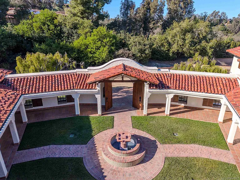5443 Calzada Del Bosque — Photo 9