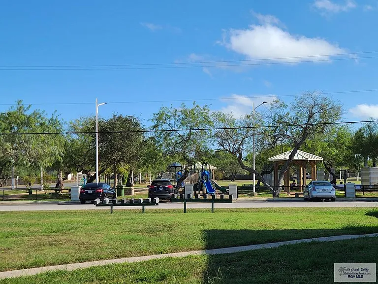 801 Beach Blvd — Photo 33
