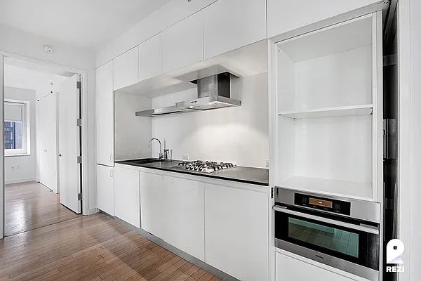 Rented by REZI | media 22