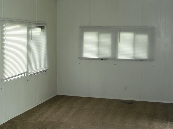 4th image of 1422 E Rosecrans Ave Spc 18
