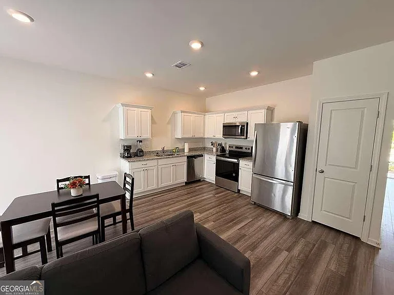 105 Thetford Way — Photo 3