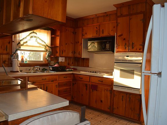 3rd image of 605 Westover Dr