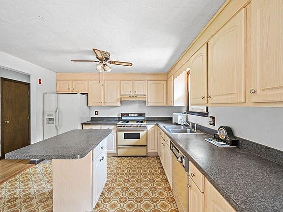 4th image of 65 Union St
