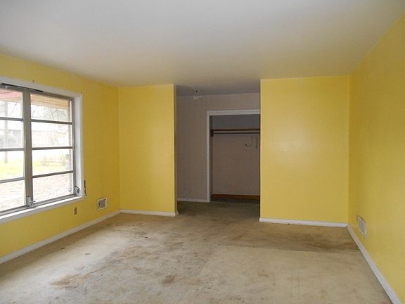 4th image of 2717 Lakewood Dr