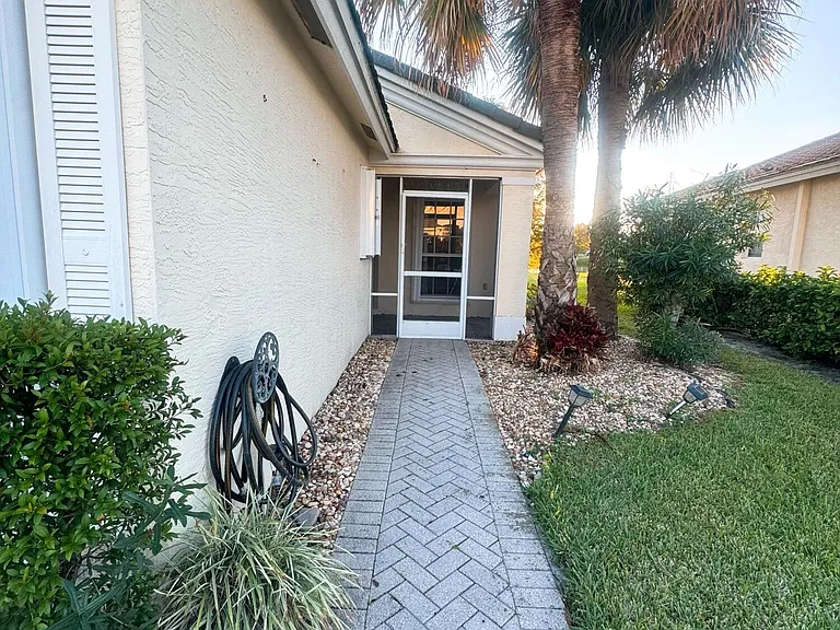 532 SW Indian Key Dr — Photo 7