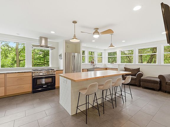 4th image of 1205 Pinehurst Blvd