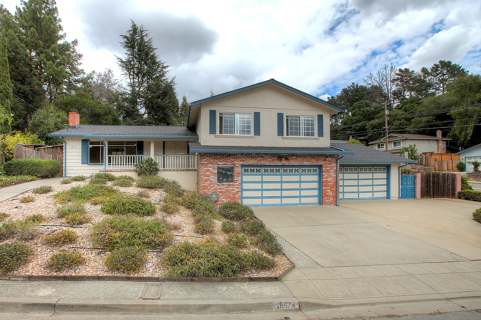 18574 Mountain Ln photo 1