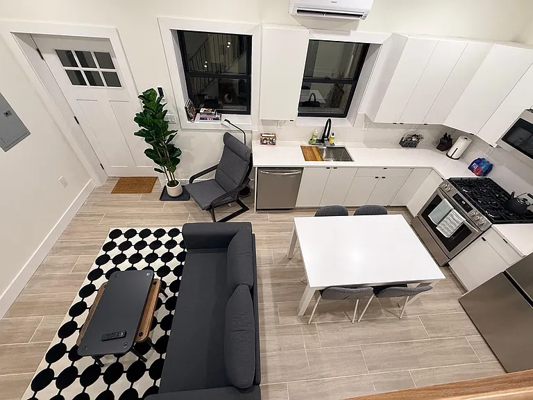 27 Graham St #3 — Photo 5