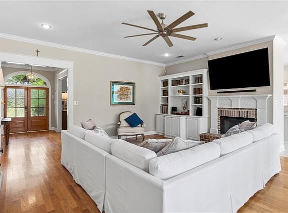 4th image of 505 Evergreen Dr