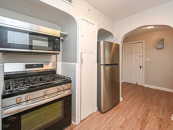 4th image of 872 Clifton Crest Ter #1