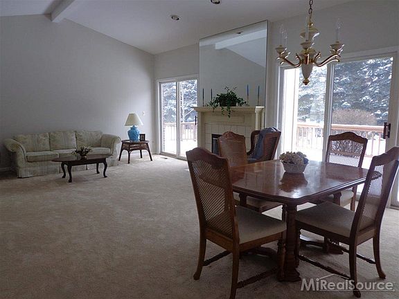 4th image of 39833 Mount Elliott Dr