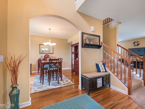 2nd image of 2661 Haydn St