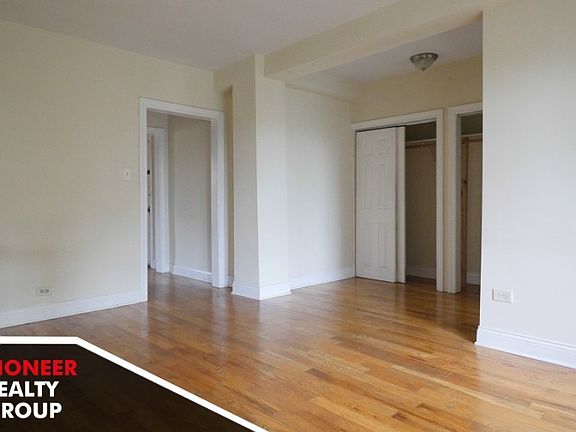 3rd image of 1347 N Dearborn St #1347305
