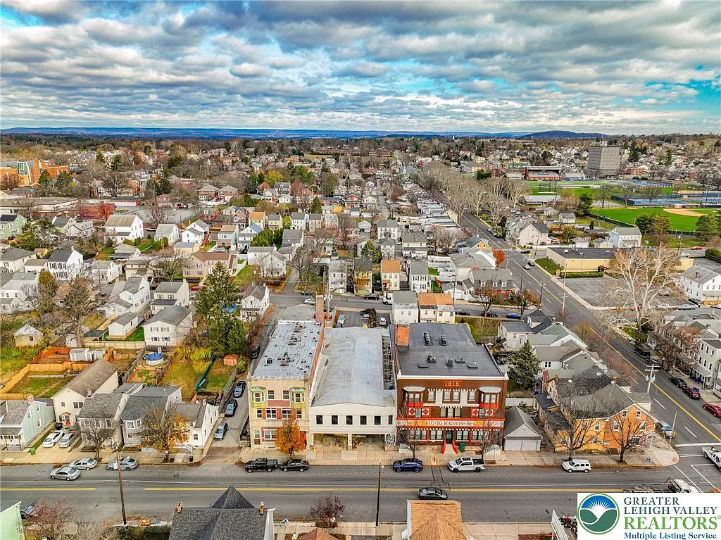1 bed, 1.0 bath, 800 sqft, $1,695 — Photo 3