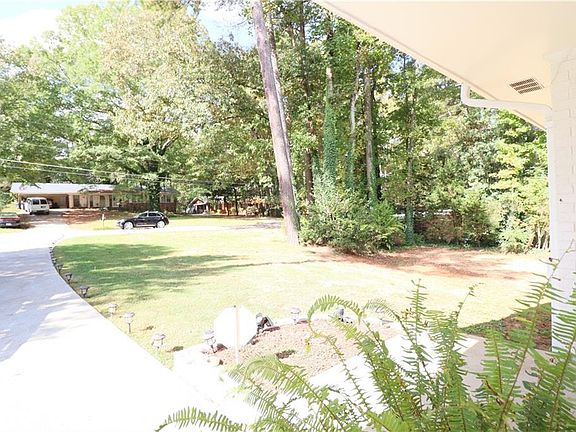 4th image of 6012 Meadowbrook Dr