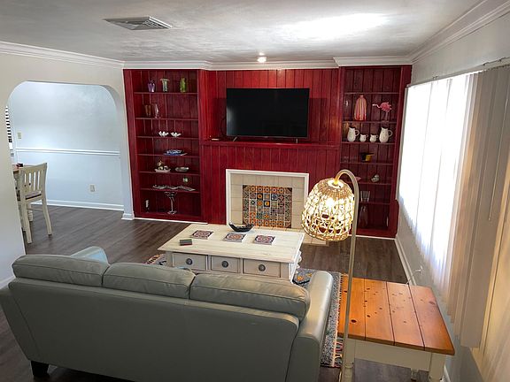 2nd image of 1302 La Faunce Way