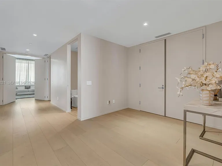 18975 Collins Ave #2802 — Photo 35