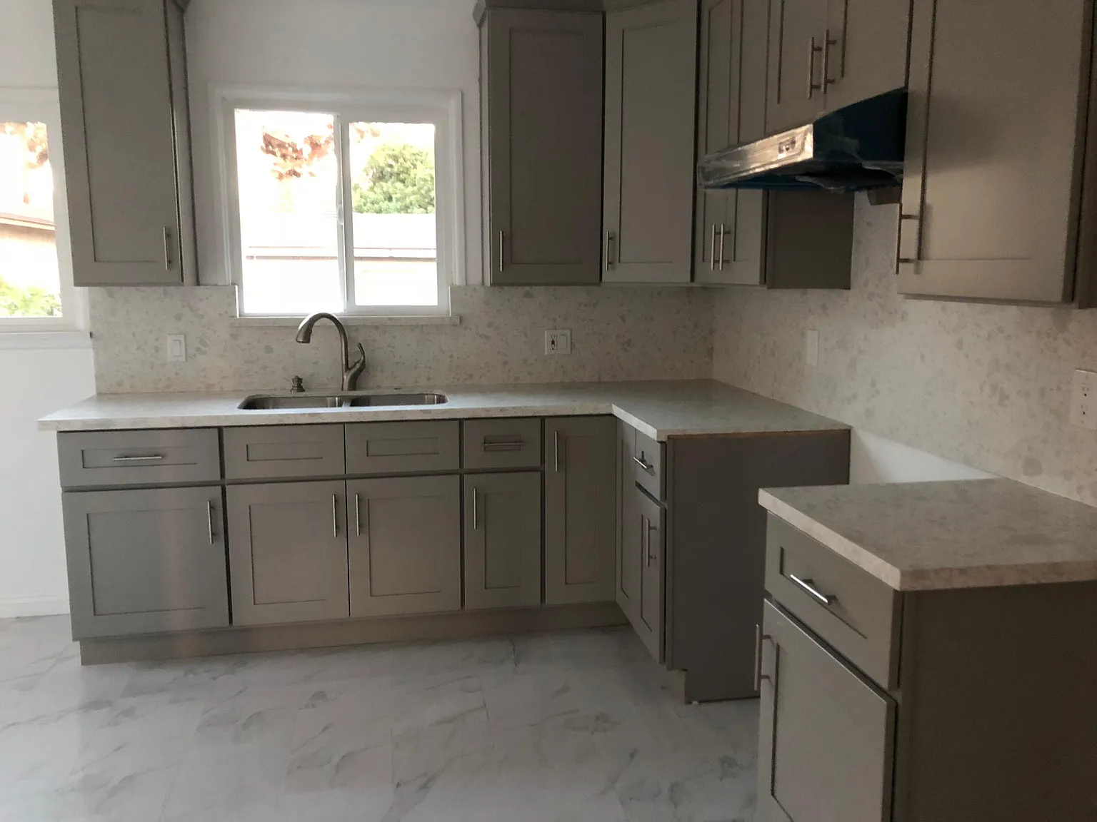 2 bed, 960 sqft, $3,000 — Photo 2