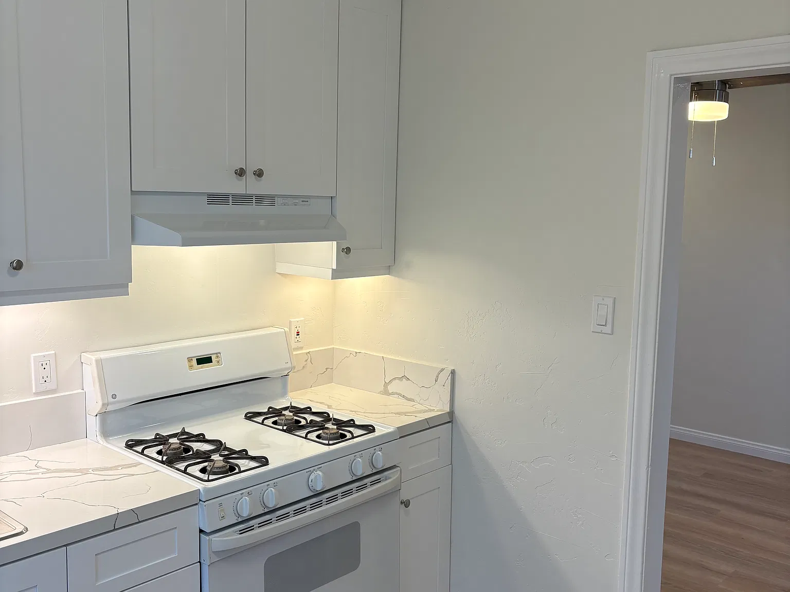 Studio, 400 sqft, $1,650 — Photo 4