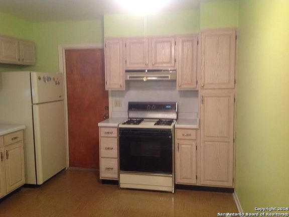 4th image of 5878 Castle Lake Dr
