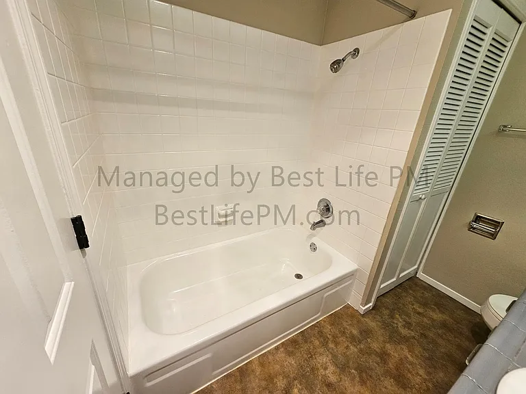 1535 SW Clay St #301 — Photo 32
