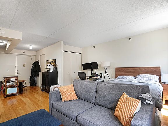 2nd image of 516 W 47th St APT N5d