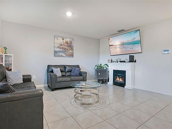 3rd image of 3676 Scarlet Oak Dr