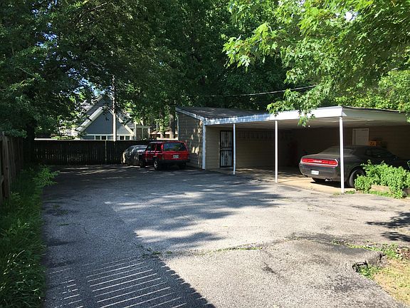3rd image of 1744 N Parkway