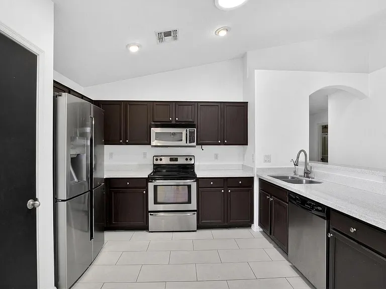 6550 S 44th Ave — Photo 6