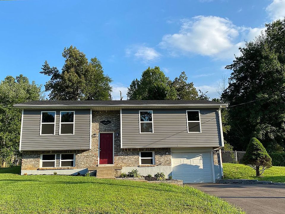 1st image of 984 Woods Hollow Dr