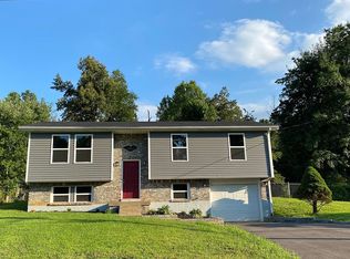 984 Woods Hollow Dr, Radcliff, KY 40160