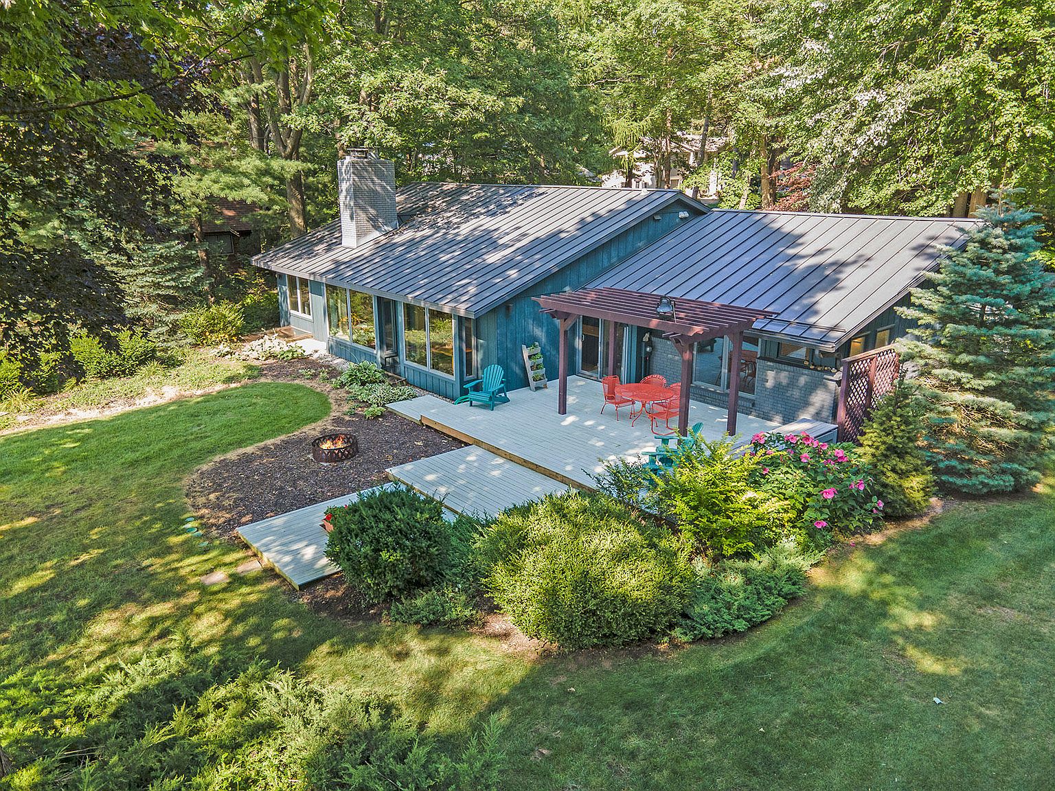 77329 Pinewood Ln, South Haven, MI 49090 Zillow