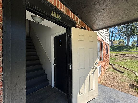 2nd image of 117 Pearl St #7
