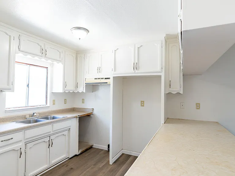 645 S Avenue 647A #647B-649B — Photo 7