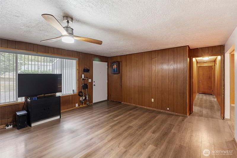 4th image of 1003 E Street