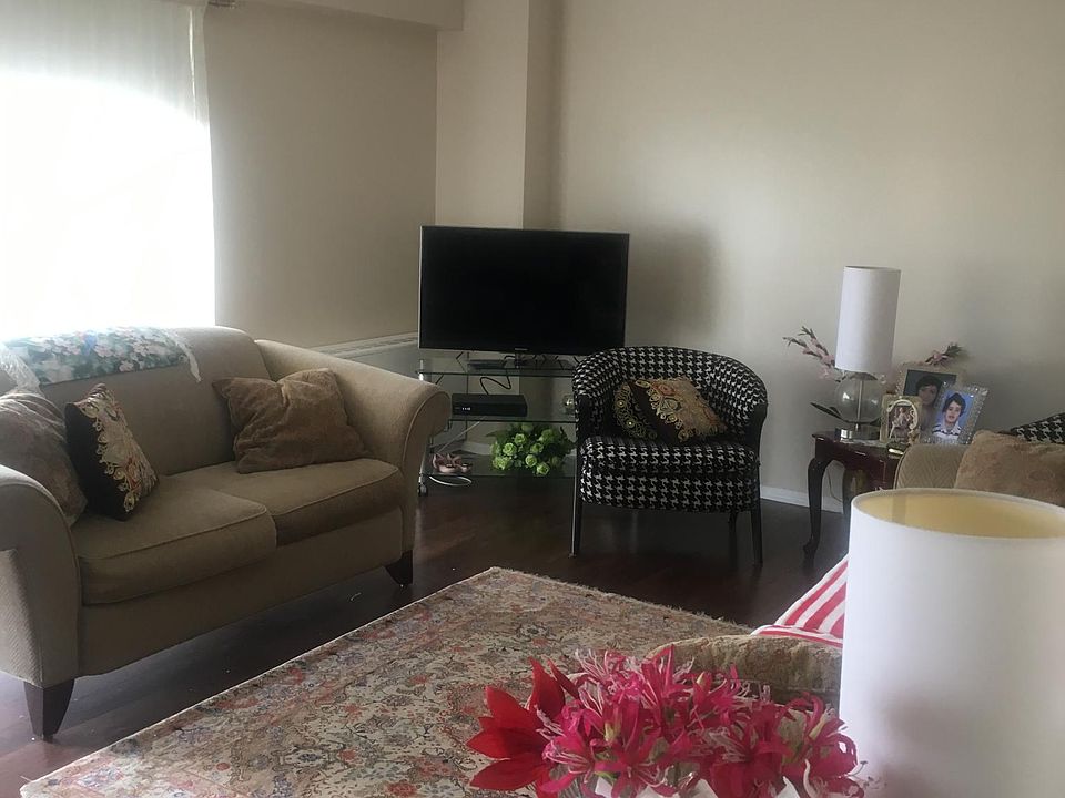 2nd image of 6833 N Kedzie Ave APT 803