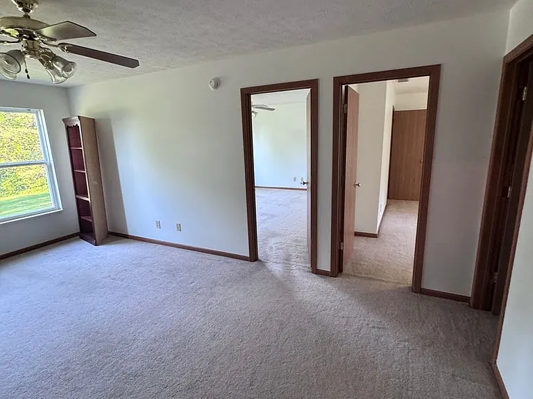 1914 E 725 N — Photo 17