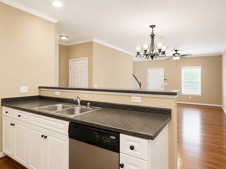 899 Magnolia Ct — Photo 8