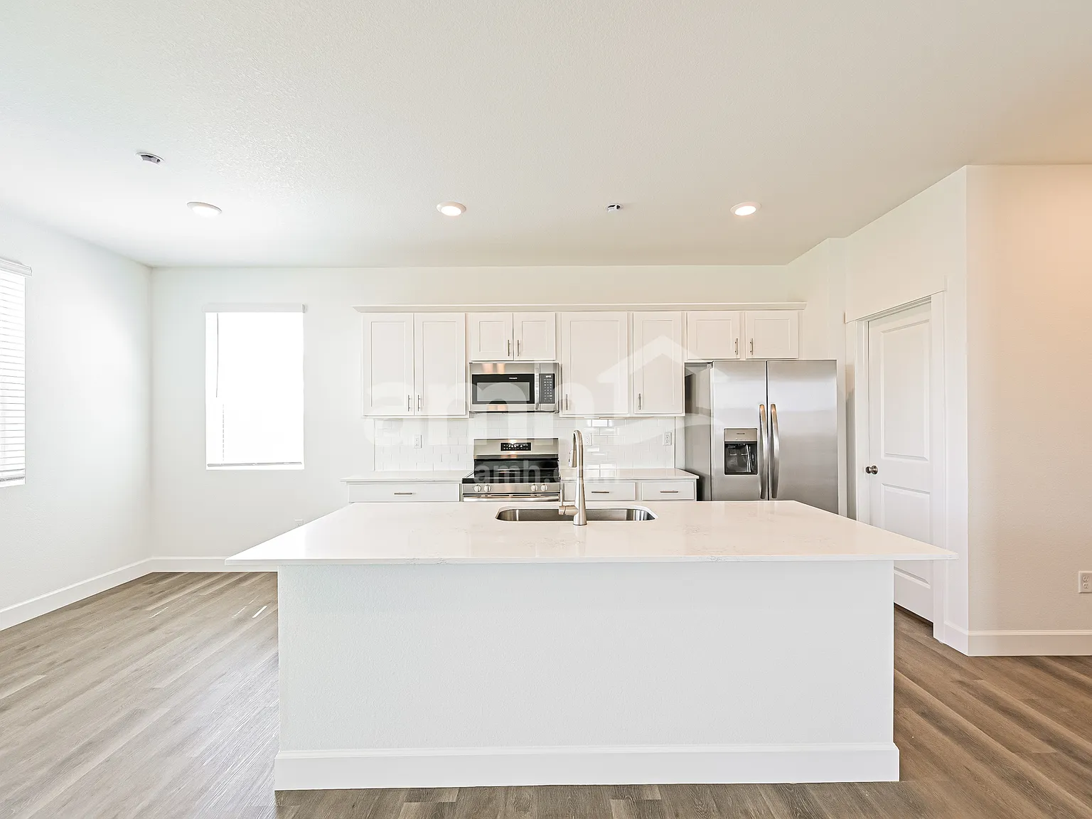 4 bed, 2.5 bath, 2133 sqft, $3,090 — Photo 3