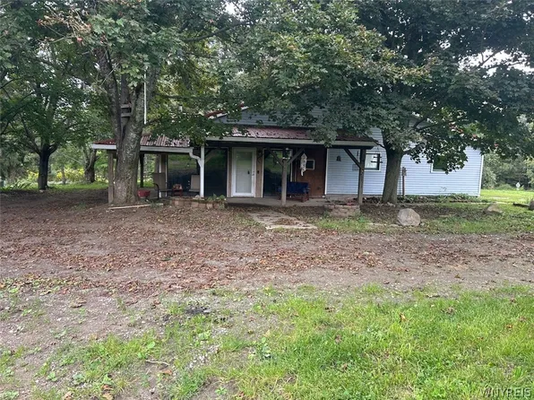 8352 Broadway Rd, Gowanda, NY 14070