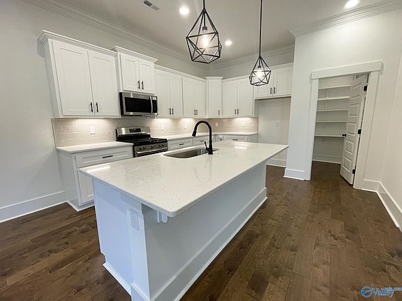 4th image of 7142 Hickory Cove Way SE