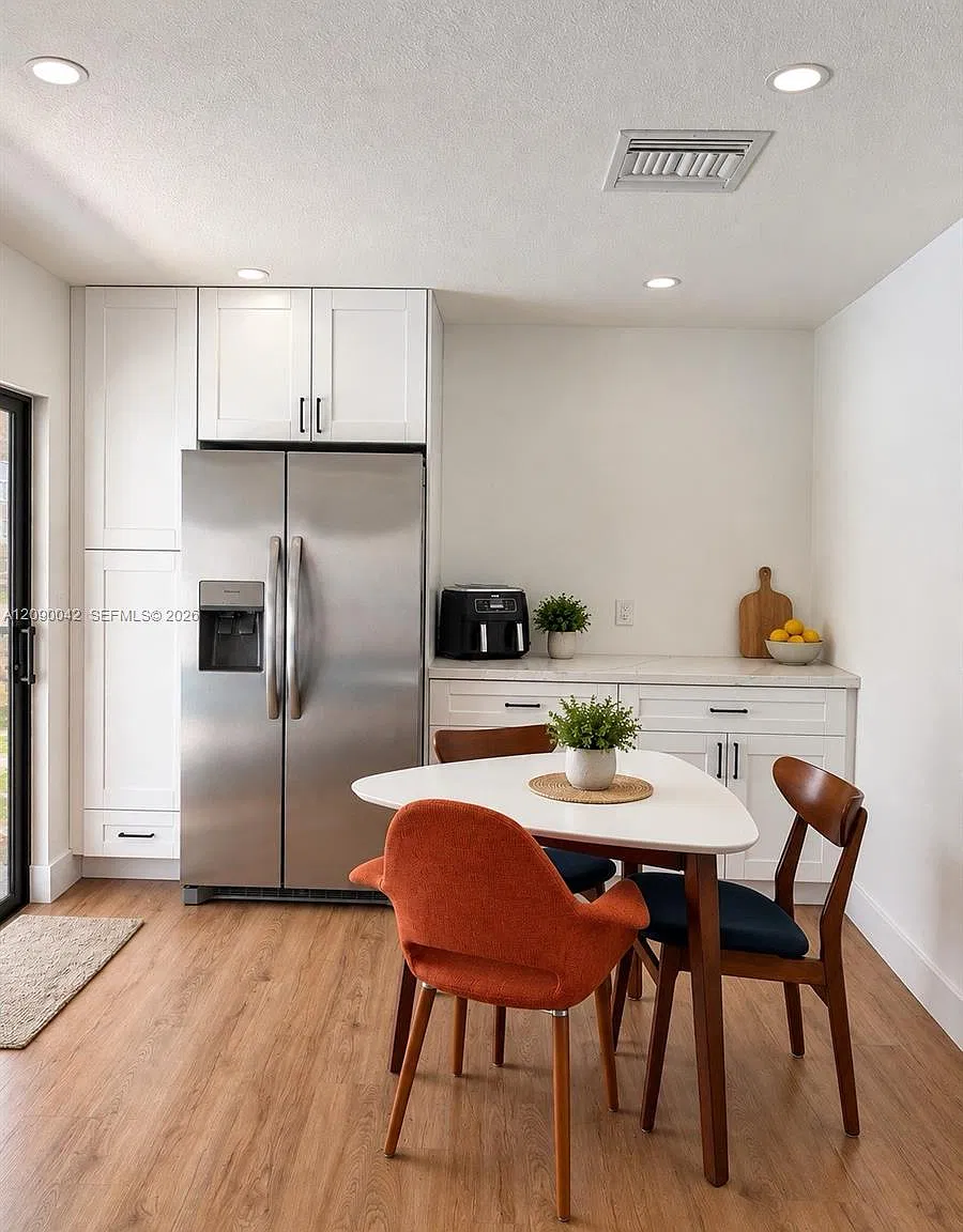 8211 SW 4th Pl — Photo 3