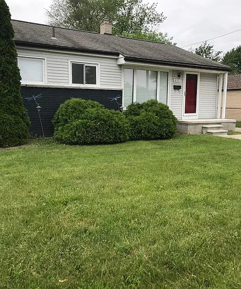 899 Douglas St — Photo 2