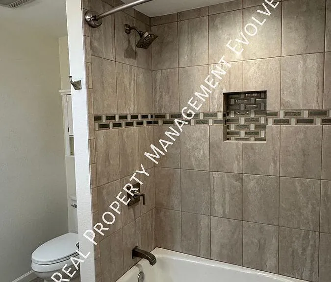 3914 E Surrey Ave — Photo 25