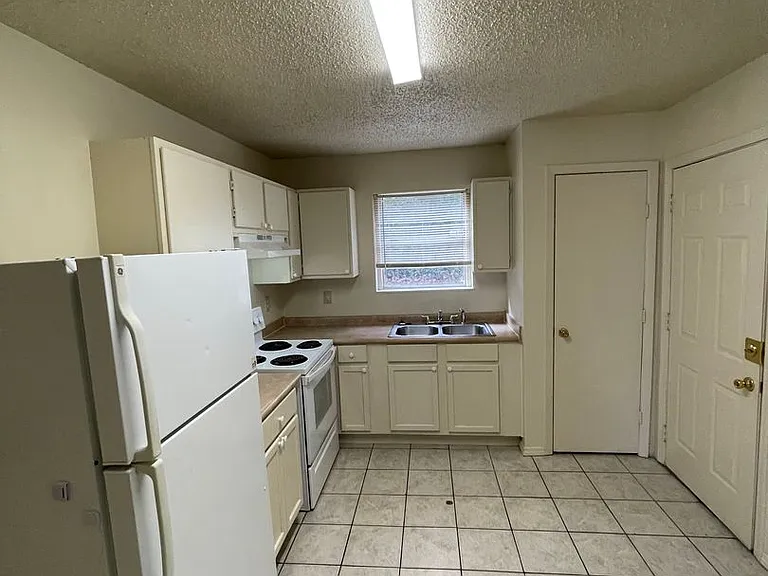 2336 Elm Park Dr — Photo 6