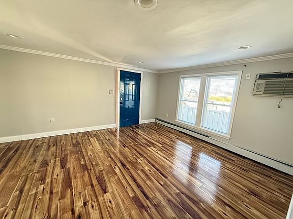 4th image of 610 Laurelton Blvd #1