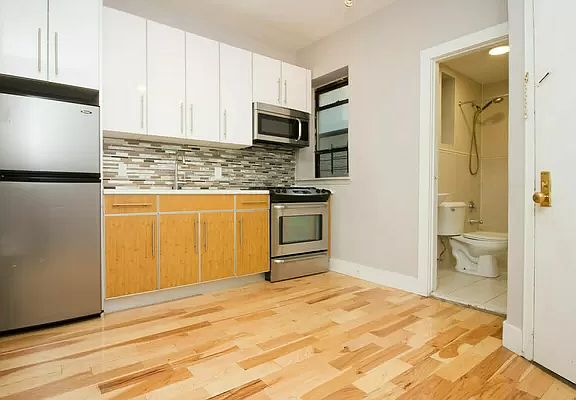 2nd image of 407 Chauncey St #3E