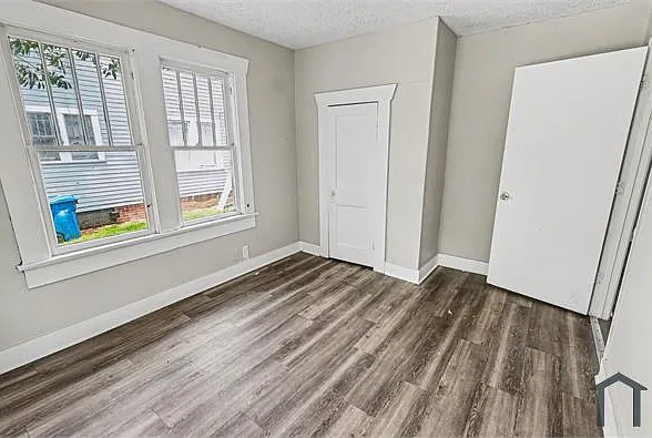 1447 Wharton Ave — Photo 9