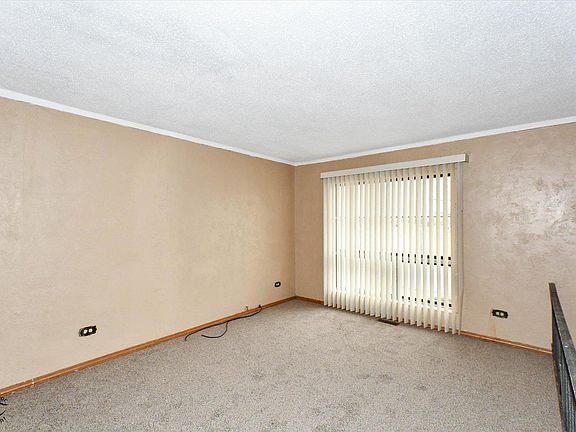 5th image of 22037 Balmoral Dr