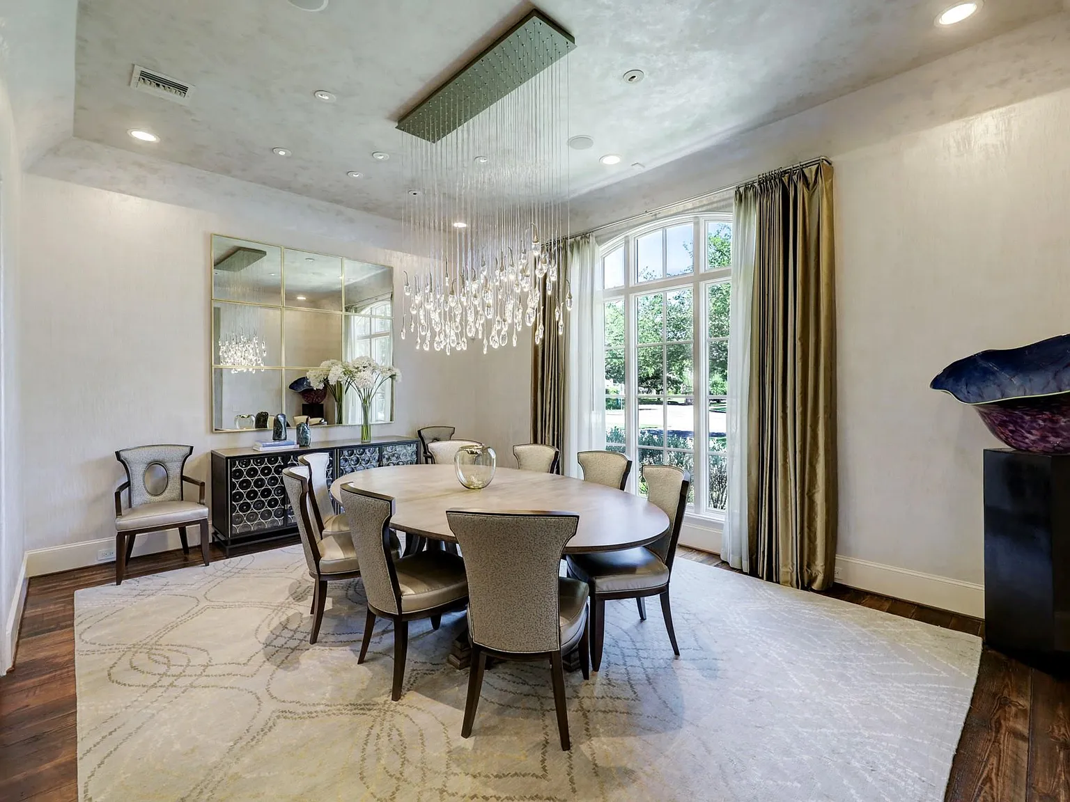 5 bed, 7.0 bath, 7648 sqft, $35,000 — Photo 4